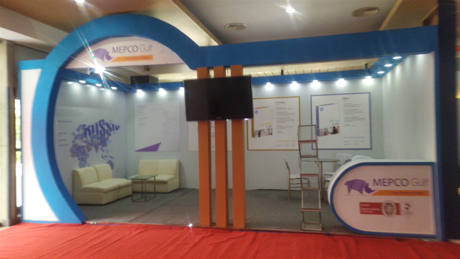 MEPCO Gulf exhibition stand with curved blue archway
